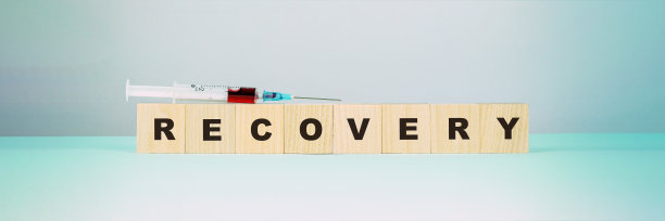 用注射器注射疫苗后木块上的字恢复图片下载