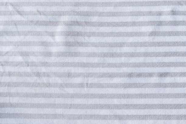 天然灰色条纹亚麻织物质地。粗糙的皱褶粗麻布纺织背景图片下载