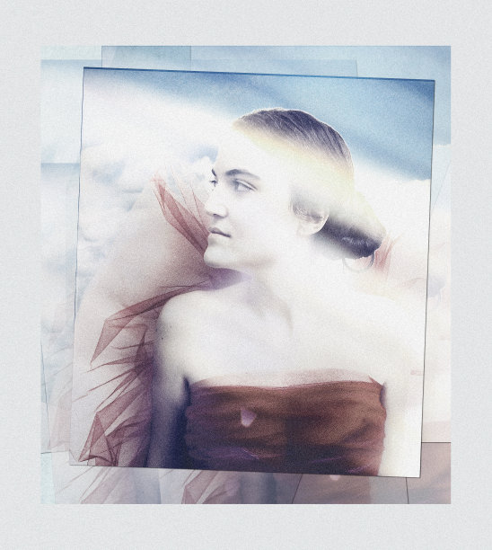 年轻女子爱上阳光在粒状和空灵的气氛图片下载