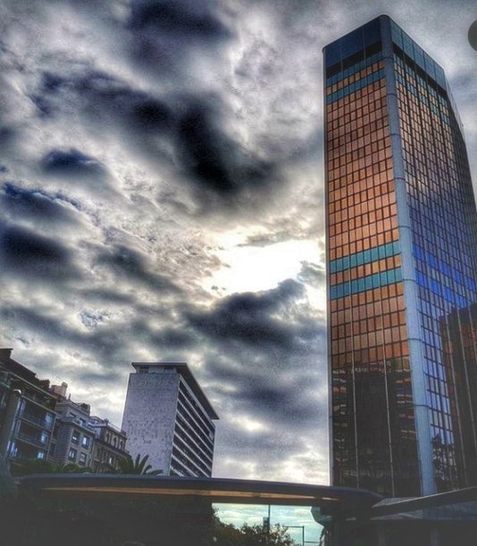 如此之高。触摸天空……图片下载