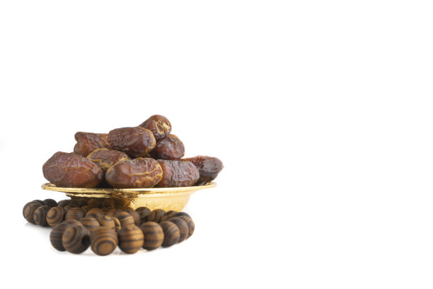 白底上孤立的红枣果实或干红枣。图片下载