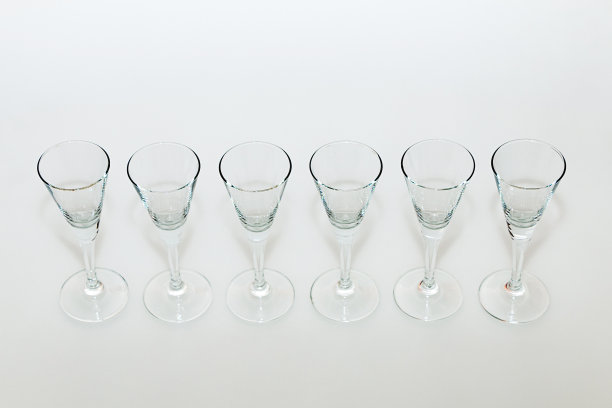 白色背景上的假日眼镜图片下载