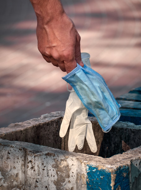 使用医用口罩。图片下载