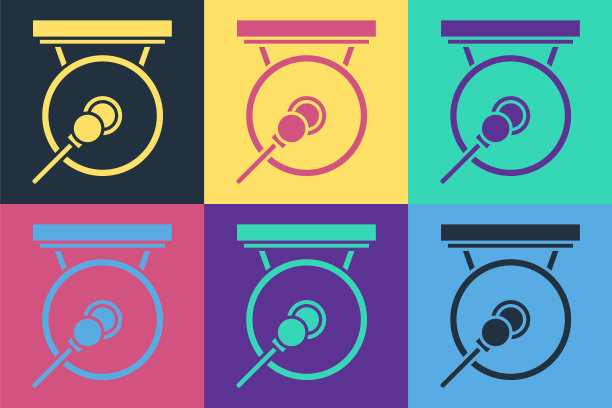 波普艺术锣鼓音乐打击乐器圆形金属圆盘和锤形图标孤立在彩色背景上。矢量图图片下载