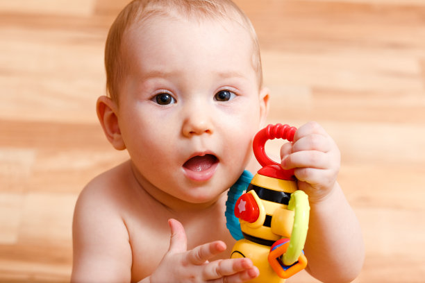 宝宝的脸靠近了图片下载