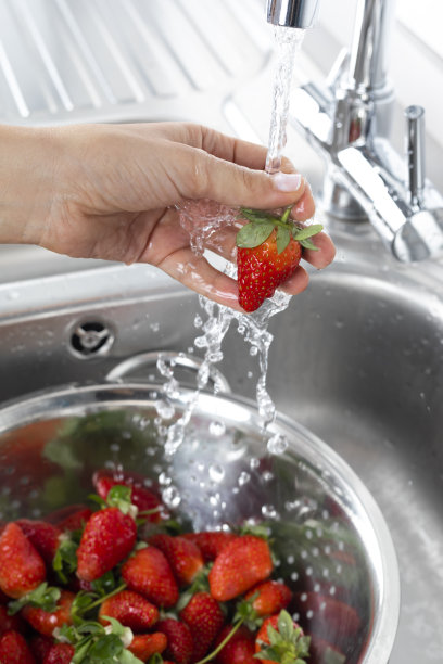 洗草莓图片下载