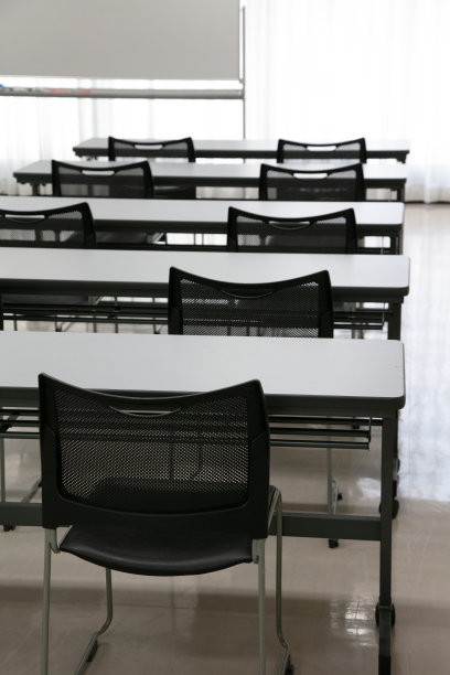 会议室，会议室，教室，办公室，配有白色投影仪板。图片下载