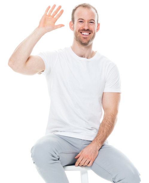 白人年轻男性穿着裤子站在白色背景前图片下载