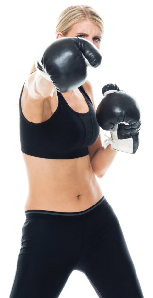 白人年轻女运动员戴着拳击手套站在白色背景前图片下载