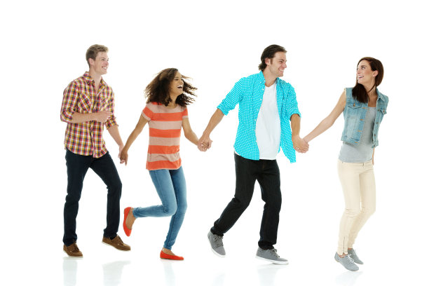 白人年轻男性潮人走在前面的白色背景穿着衬衫图片下载