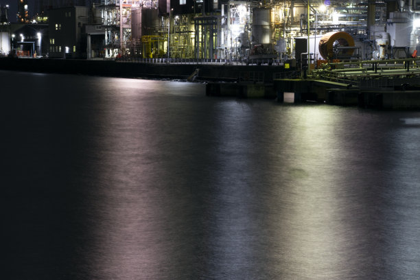 日本工厂园区的夜景图片下载