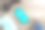在冠状病毒大流行疫情背景下的隔离期进行居家健身模拟手机在家健康，在病毒流行期间活跃。战斗Covid-19图片下载