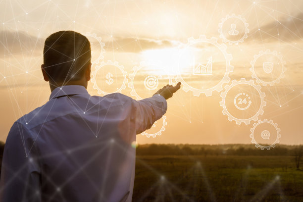 年轻的商人运作着一种商业管理机制。图片下载