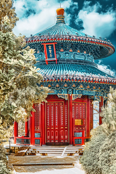 景山公园，又称煤山，靠近紫禁城，关庙亭。北京。图片下载