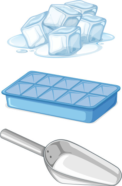 用托盘和勺子堆冰图片下载