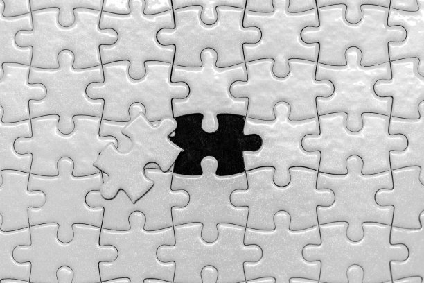 一张没有粘贴的纸拼图的图片。图片下载