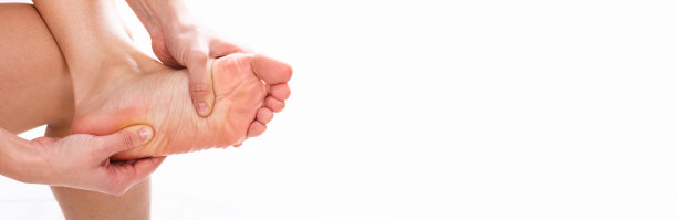 按摩脚的女人图片下载