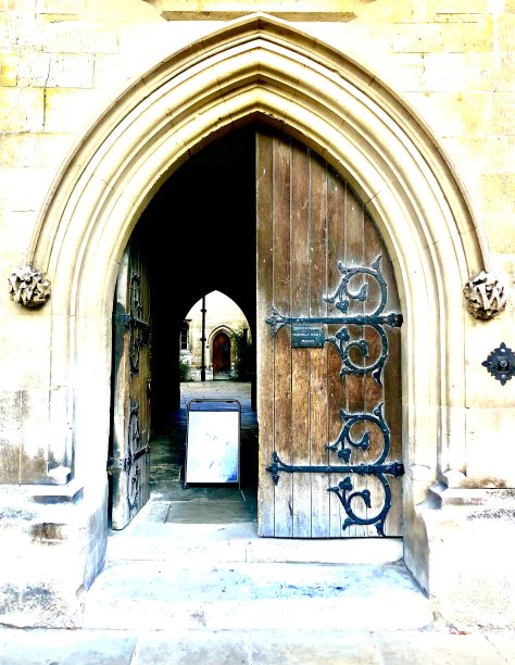 大门:英国剑桥大学的入学通道图片下载