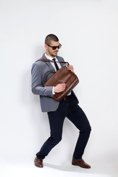 成功和自信的音乐爱好者享受乐趣的肖像。图片下载