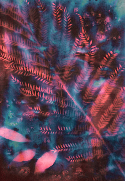 抽象手绘粉蓝色织物背景与树叶图片下载