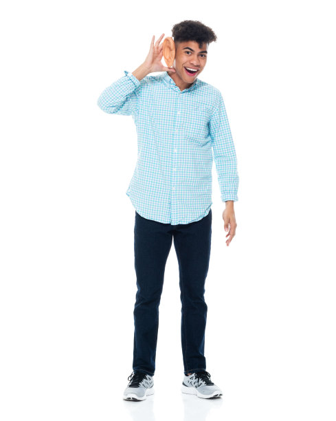 非裔美国男孩在白人背景下穿着裤子图片下载