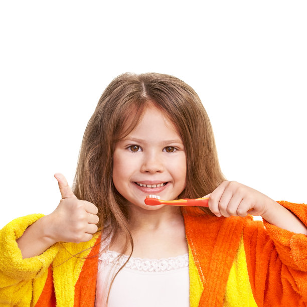 年轻女孩牙科护理。儿童刷牙图片下载