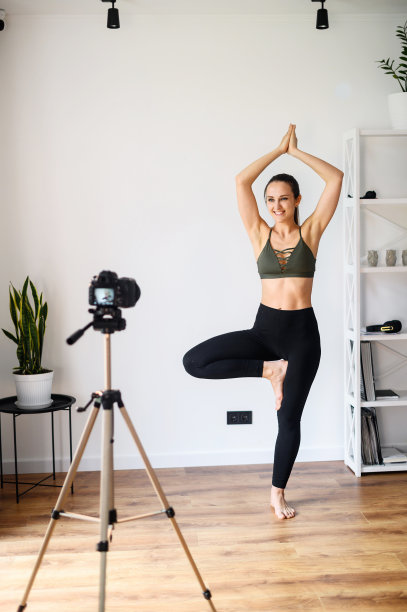 女瑜伽教练记录视频教程图片下载