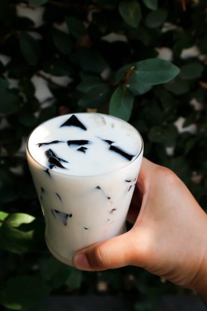 牛奶配果冻，果冻奶茶素材图片