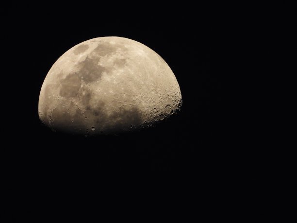 晚餐的月亮图片下载