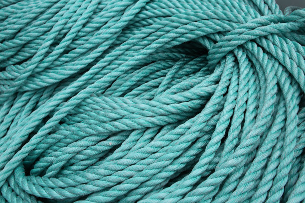 挪威，用于钓鱼或航海的绿色蓝绿色的绳子的特写。图片下载