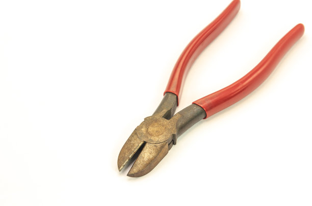 钳子用于切割电线和电源线隔离在白色背景上图片下载