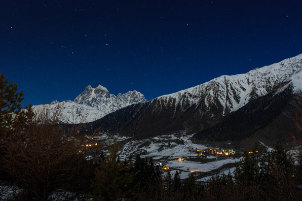 Ushba晚上图片下载