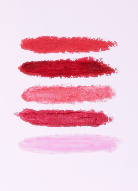 红色调的口红描纹理在白色的背景。图片下载