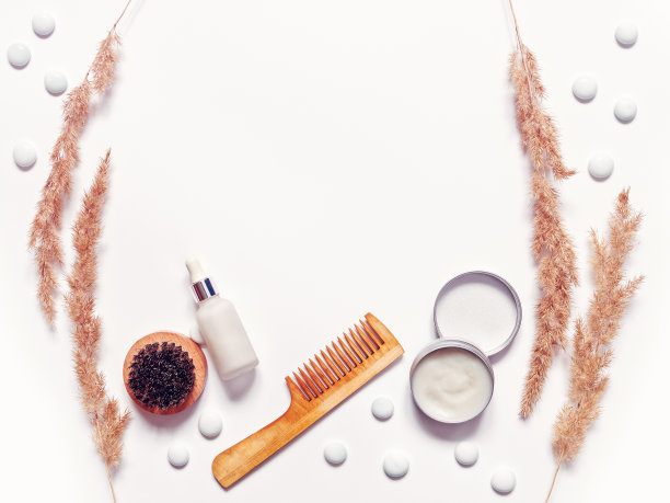 胡须和小胡子的护理配件在白色背景上。图片下载