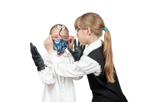 儿童戴医用口罩图片下载