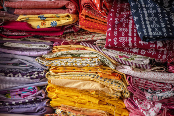 成堆的纺织棉织品，用于缝制衣服，缝纫爱好工艺类别生活方式图片下载