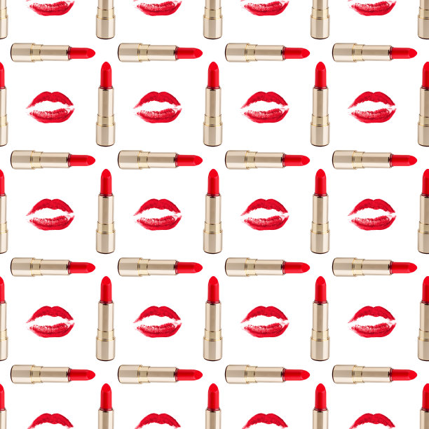 无缝图案红吻印花和金色唇膏在白色背景孤立，开放的口红和性感的粉色嘴唇化妆邮票重复点缀，化妆品墙纸，美丽的背景，时尚旗帜图片下载