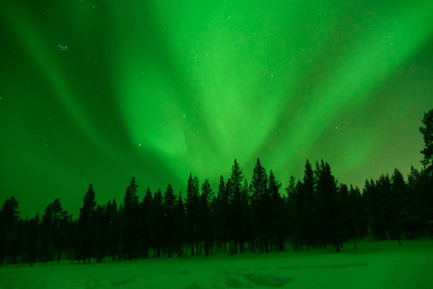 芬兰拉普兰的北极光图片下载
