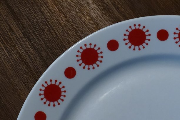 80年代的复古盘带有类似冠状病毒的红色图案图片下载
