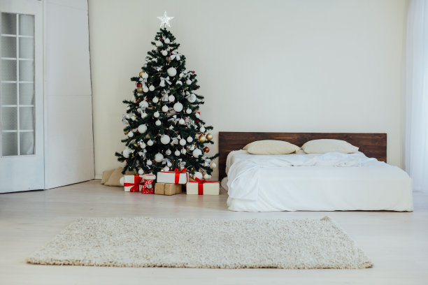装饰白色房间与床新年圣诞礼物图片下载