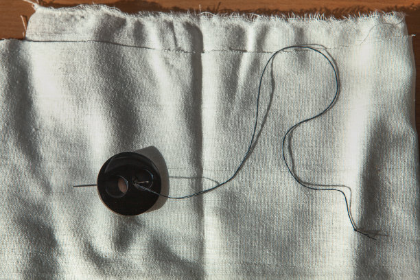 白色画布上的黑色按钮图片下载