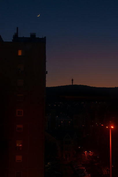 月光洒在木块上图片下载