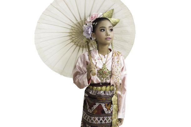 亚洲女孩穿着传统服装，拿着纸伞图片下载