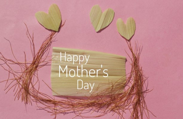 母亲节祝福创意照片与玉米或玉米壳，母亲节快乐概念墙纸图片下载