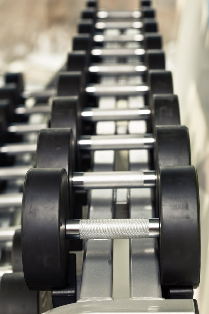 哑铃在银托上负重图片下载