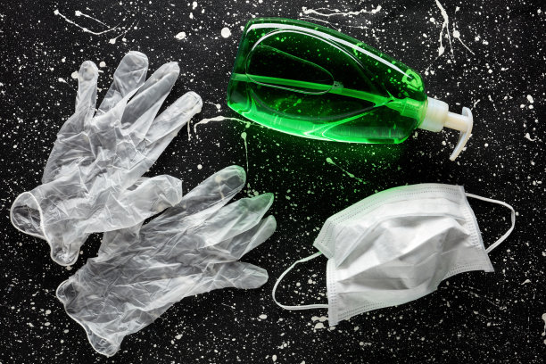 防护冠状病毒或covid-19疾病的医用口罩、手套和液体肥皂图片下载