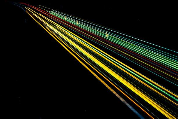 夜晚的车灯图片下载