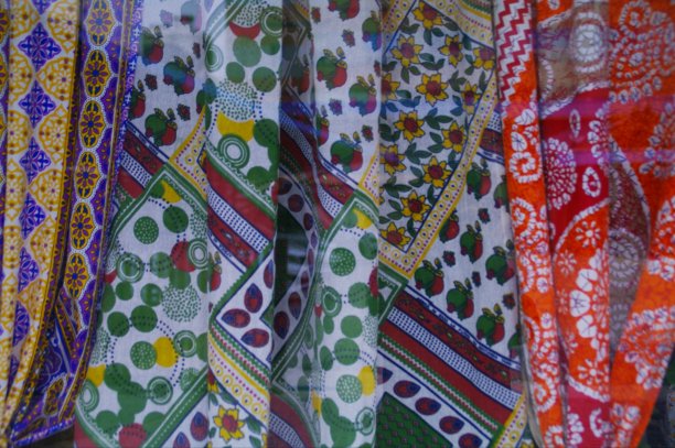 漂亮的彩色窗帘图案图片下载