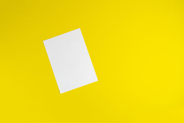 空白空白a4格式白纸在办公室的桌子上，模型复制空间图片下载