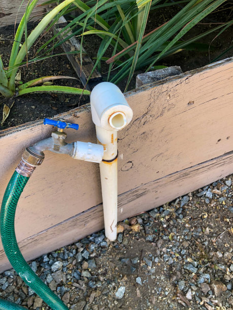 水龙头和水管破裂图片下载